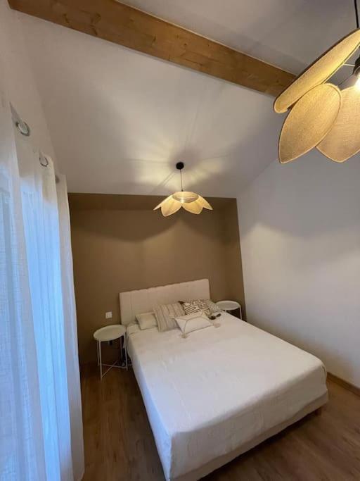 Maison En Pierre Avec Sa Piscine Chauffee